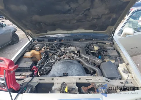 1997 Lincoln Town Car Signature z USA, uszkodzony, nr VIN 01LNLM82W6VY61856